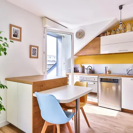 Bright With Balcony And Parking Appartamento *
