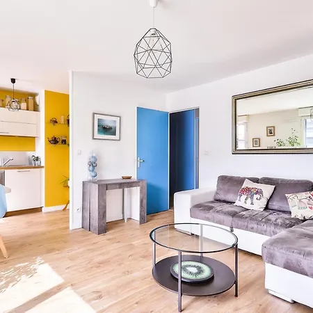 Bright With Balcony And Parking Nantes