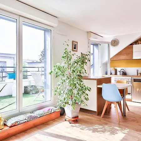 Bright With Balcony And Parking * Nantes